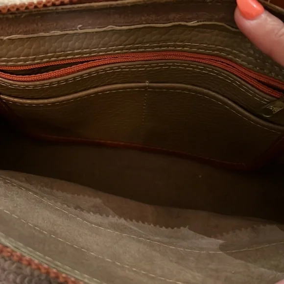 Dooney & Bourke cross body purse - Picture 7 of 10